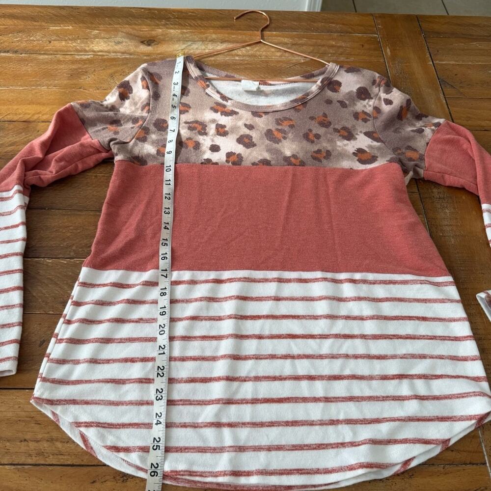 7th Ray Brown and Tan Patterned Top - Picture 4 of 5